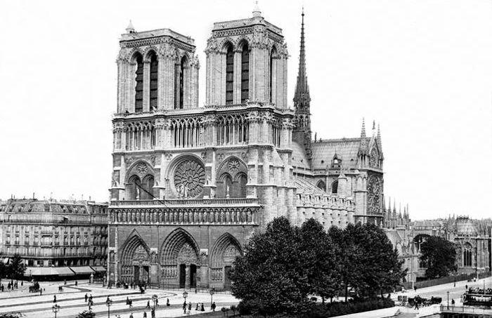 Notre Dame de Paris au fil des ans