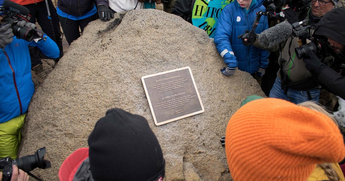 Une plaque pour marquer la disparition d’un glacier islandais