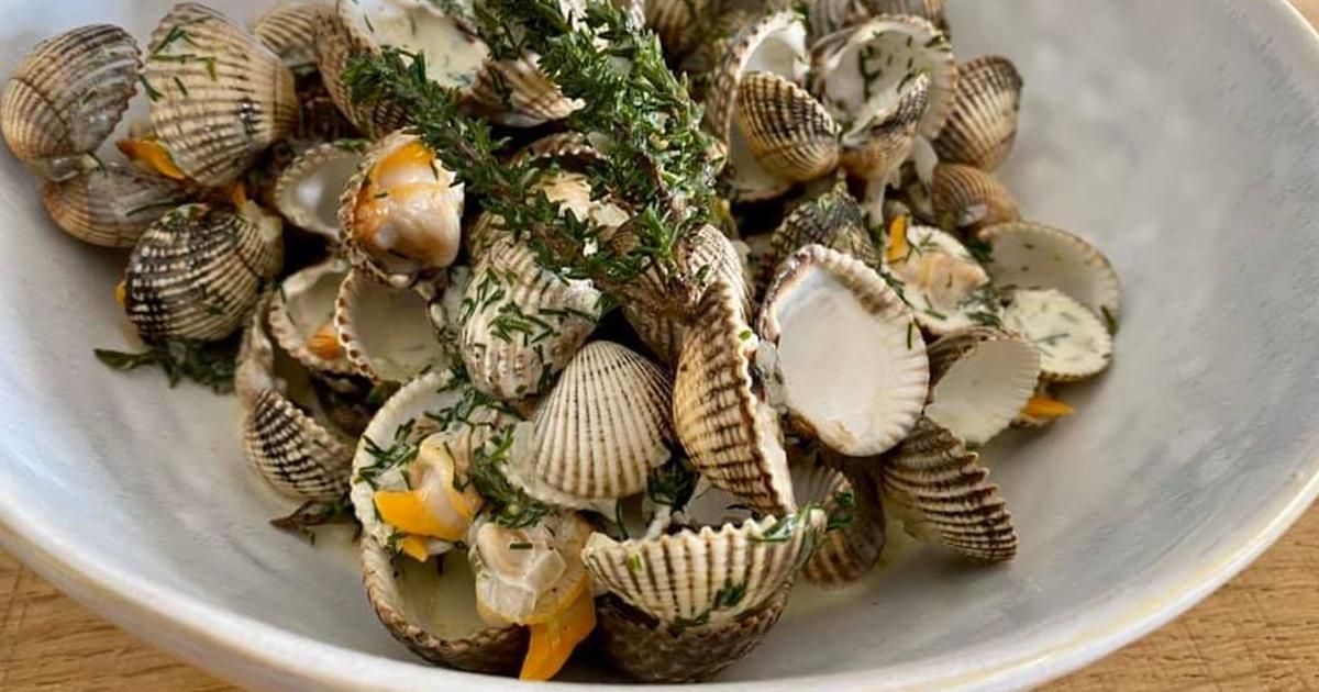 La recette des coques au naturel, sauce jus de citron et thym de Christopher Coutanceau