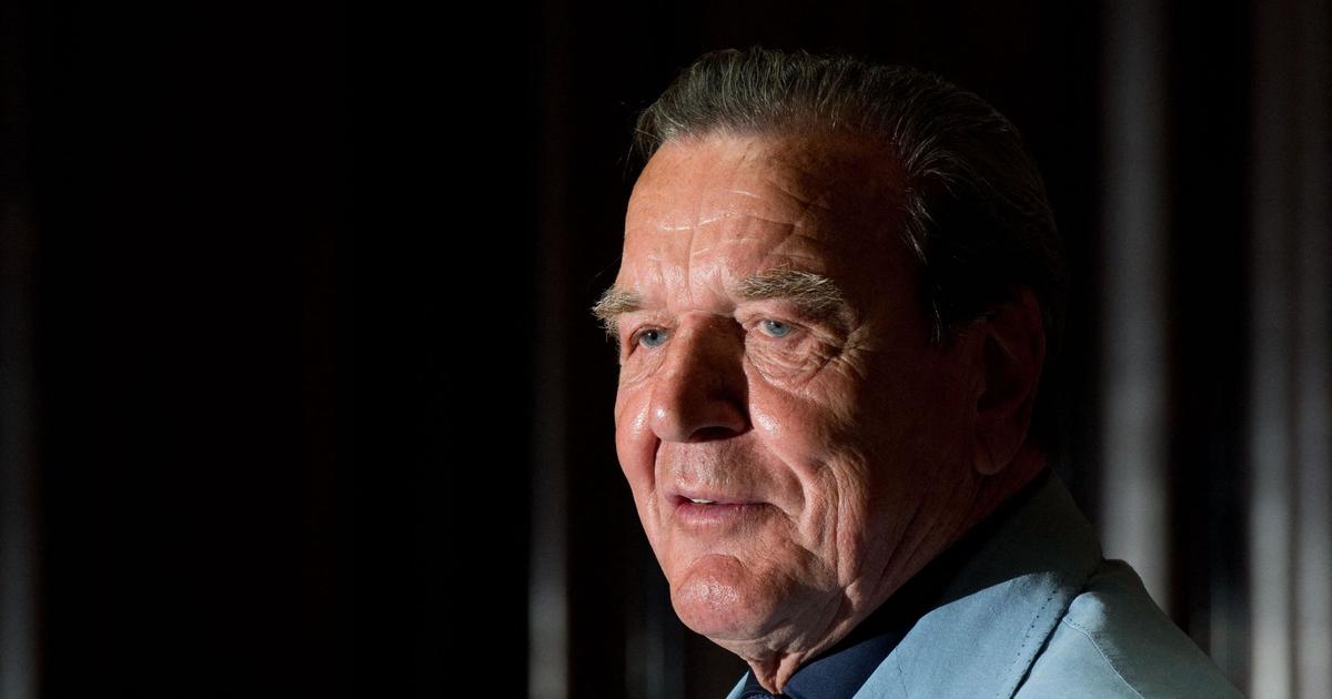 Aferrado a sus jugosos tratos con Moscú, el excanciller Gerhard Schröder se convierte en un paria político en Alemania