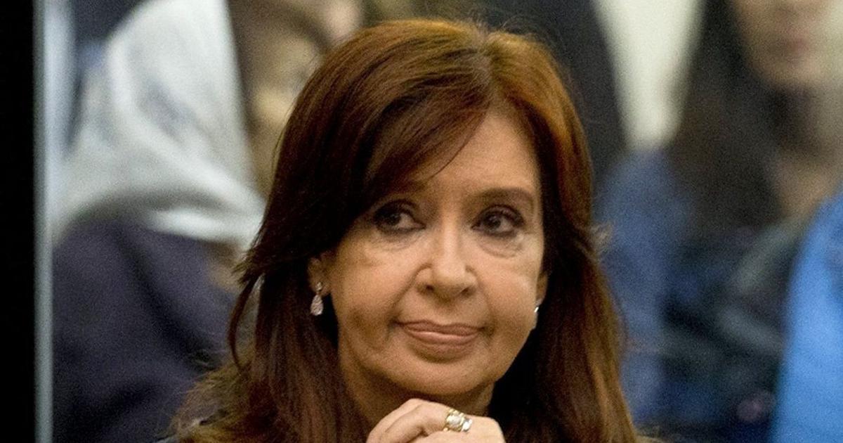 En Argentina, la vicepresidenta Cristina Kirchner se hizo a un lado