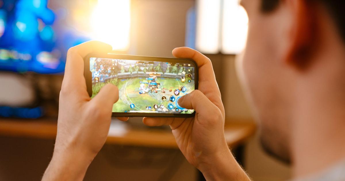 Mobile gaming declines for the first time in its history Time News
