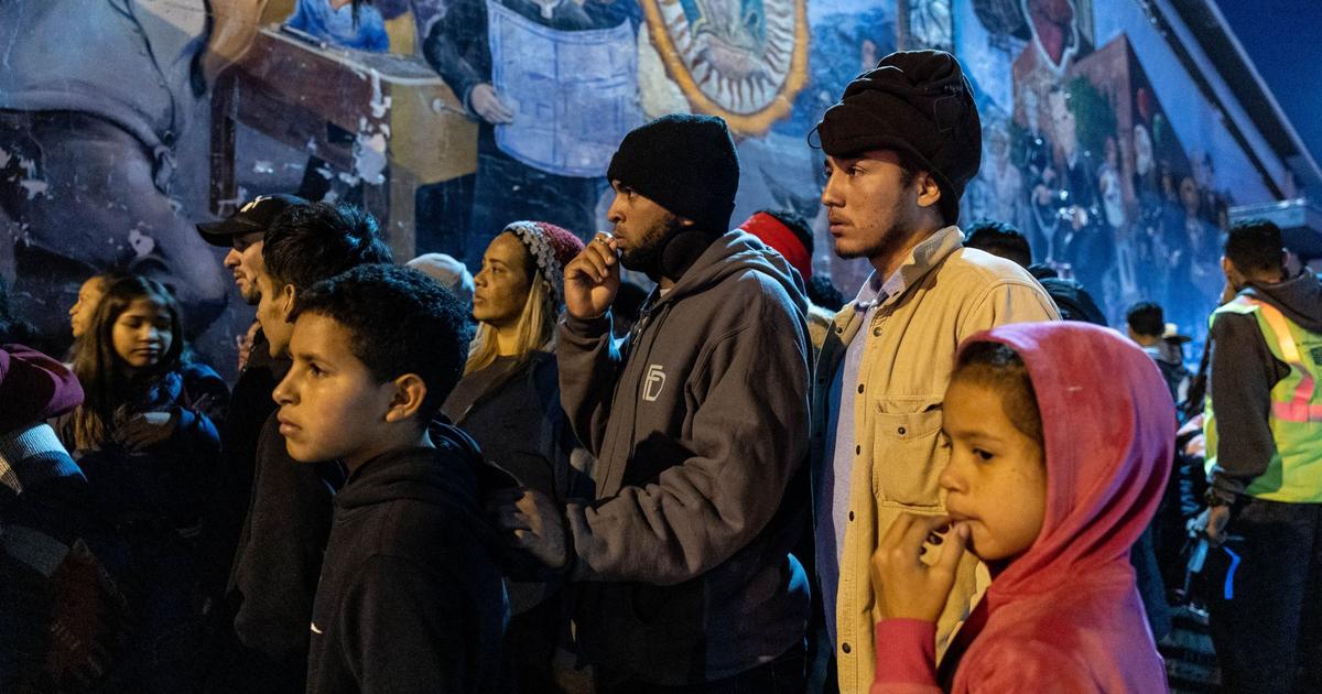 En la frontera con México, El Paso está sumido en la crisis de refugiados