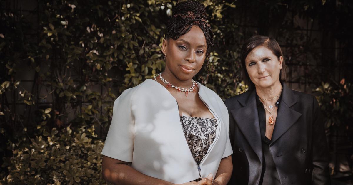 Maria Grazia Chiuri et Chimamanda Ngozi Adichie: «La mode a la responsabilité d’aider les femmes à prendre conscience de leur valeur»