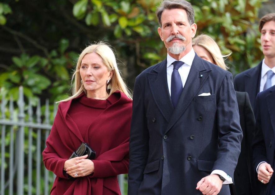 En exil, la famille royale grecque tente de faire peau neuve