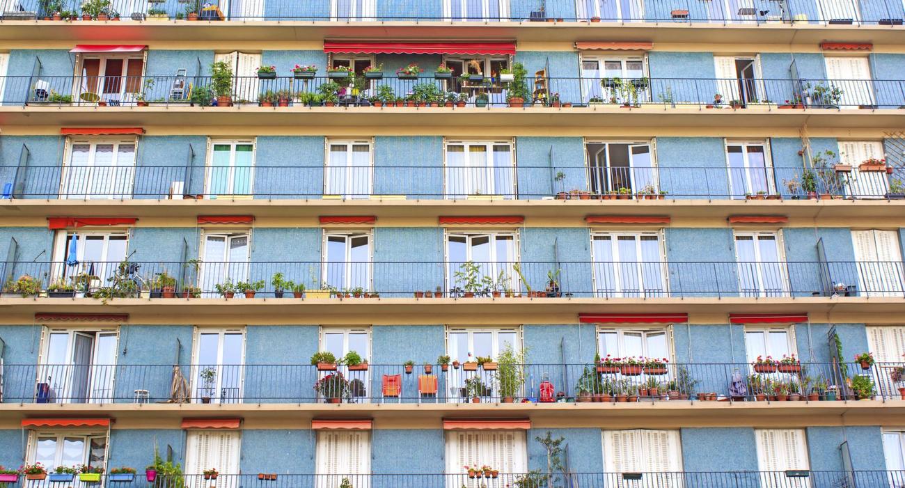 Dorénavant les constructions privées parisiennes (de plus de 800 m²) devront comporter 30% de logements sociaux. Crédit: Rrrainbow/iStock