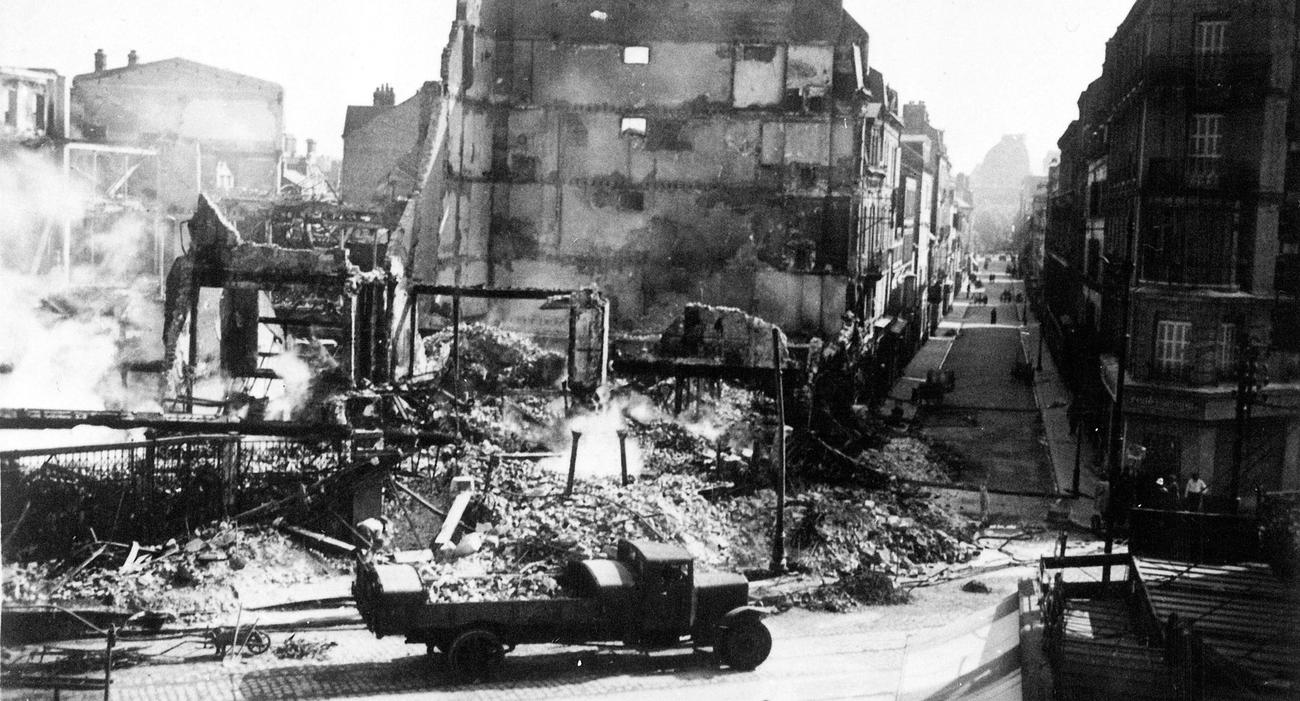 Bâtiment éventré après le bombardement du Havre en 1941.