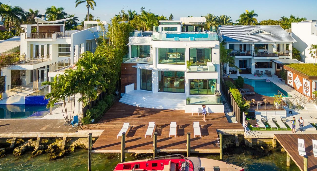 Cette maison a été mise en vente plus de 14 millions de dollars.