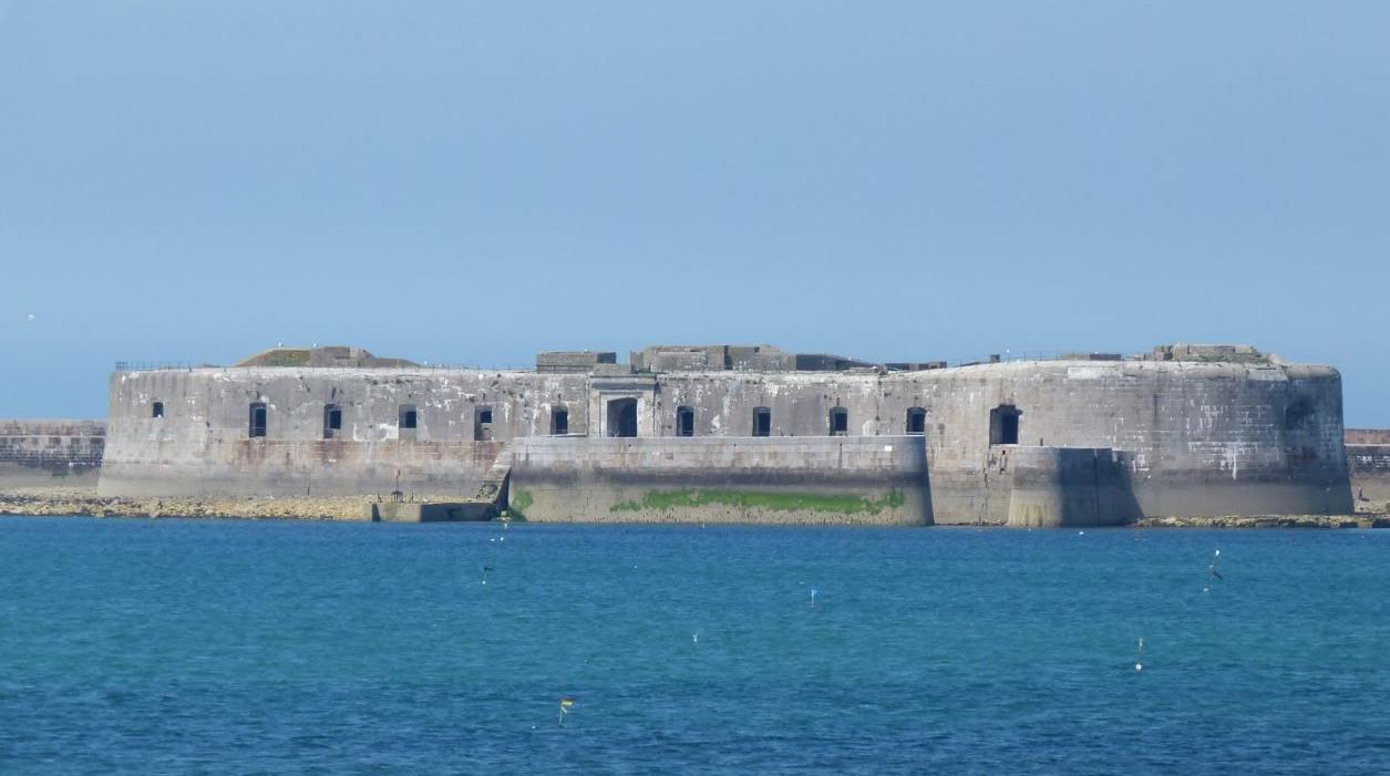 Le Fort-Chavagnac, en rade de Cherbourg (Manche)