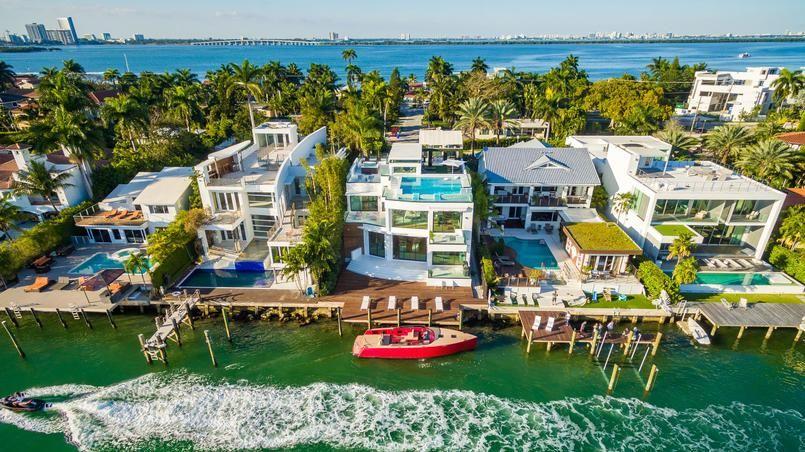 Cette photo carte postale vous fait rêver? Direction Miami dans une villa design à plus de 14 millions de dollars.