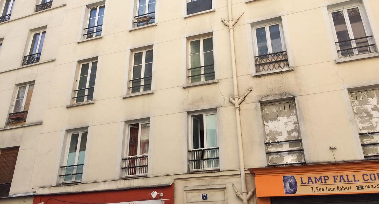Dans cet immeuble situé rue Jean Robert (XVIIIe arrondissement de Paris), 24 logements (sur 53) sont jugés dangereux