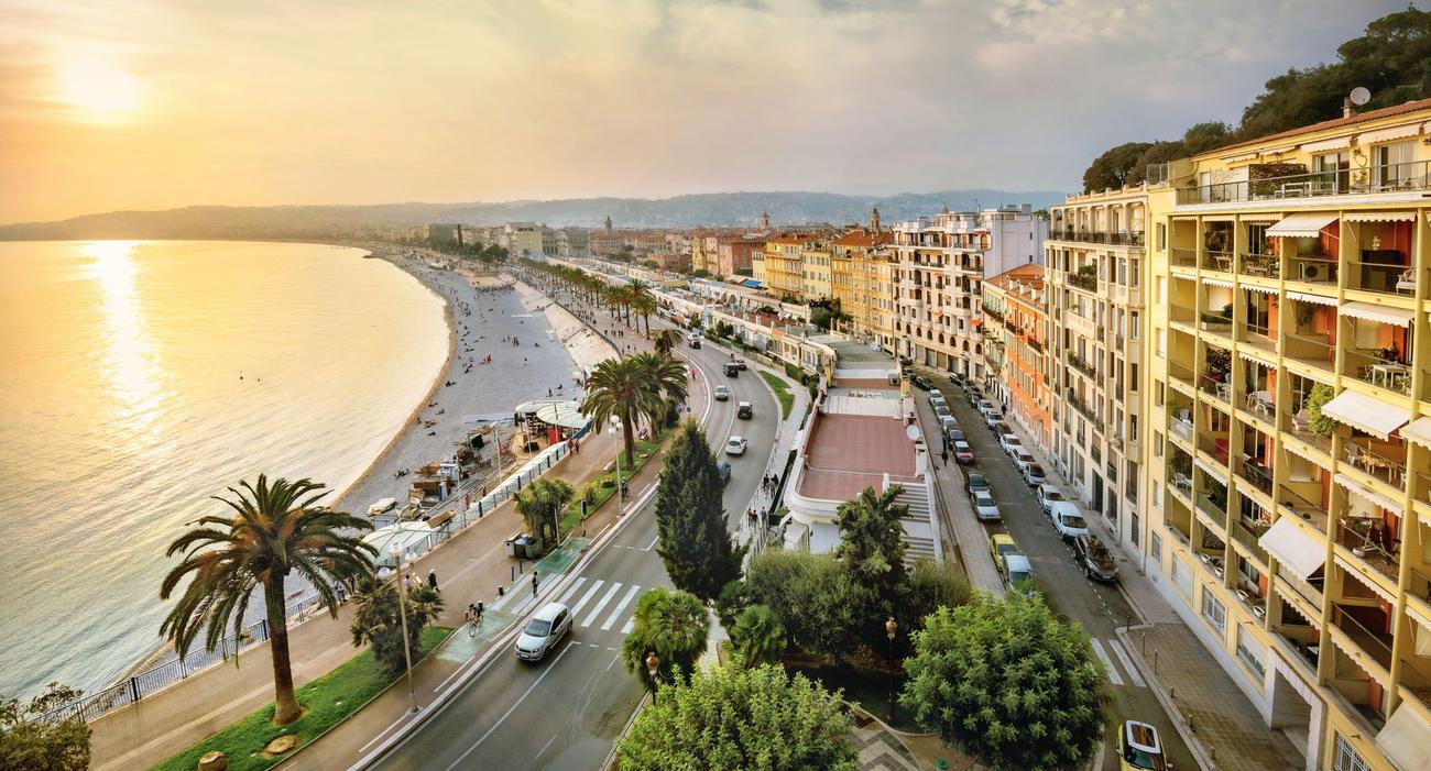 Nice (ici la Promenade des Anglais) est l’une des rares grandes villes de France où le pouvoir d’achat immobilier a augmenté.