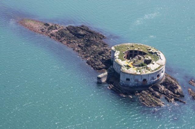 L’île de Stack Rock Fort, sur la côte du Pembrokeshire.