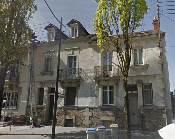 La maison de l’affaire Dupont de Ligonnès (porte de gauche).