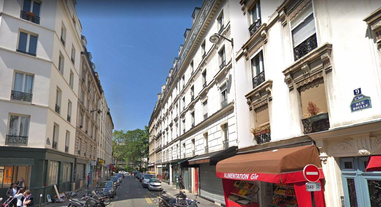 En vous logeant rue Boulle (XIe), vous serez à moins de 15 minutes du lycée Victor Hugo et pouvez espérer une décote de 19% par rapport au prix moyen du quartier autour du lycée (à moins de 15 minutes à pied).