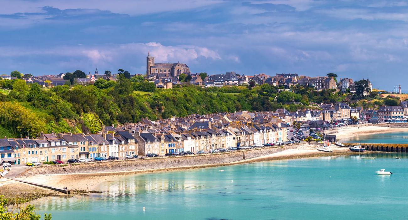 Vue de la commune de Cancale, située dans la Baie du Mont Saint-Michel en Bretagne, région comptant le plus de propriétaires en France.