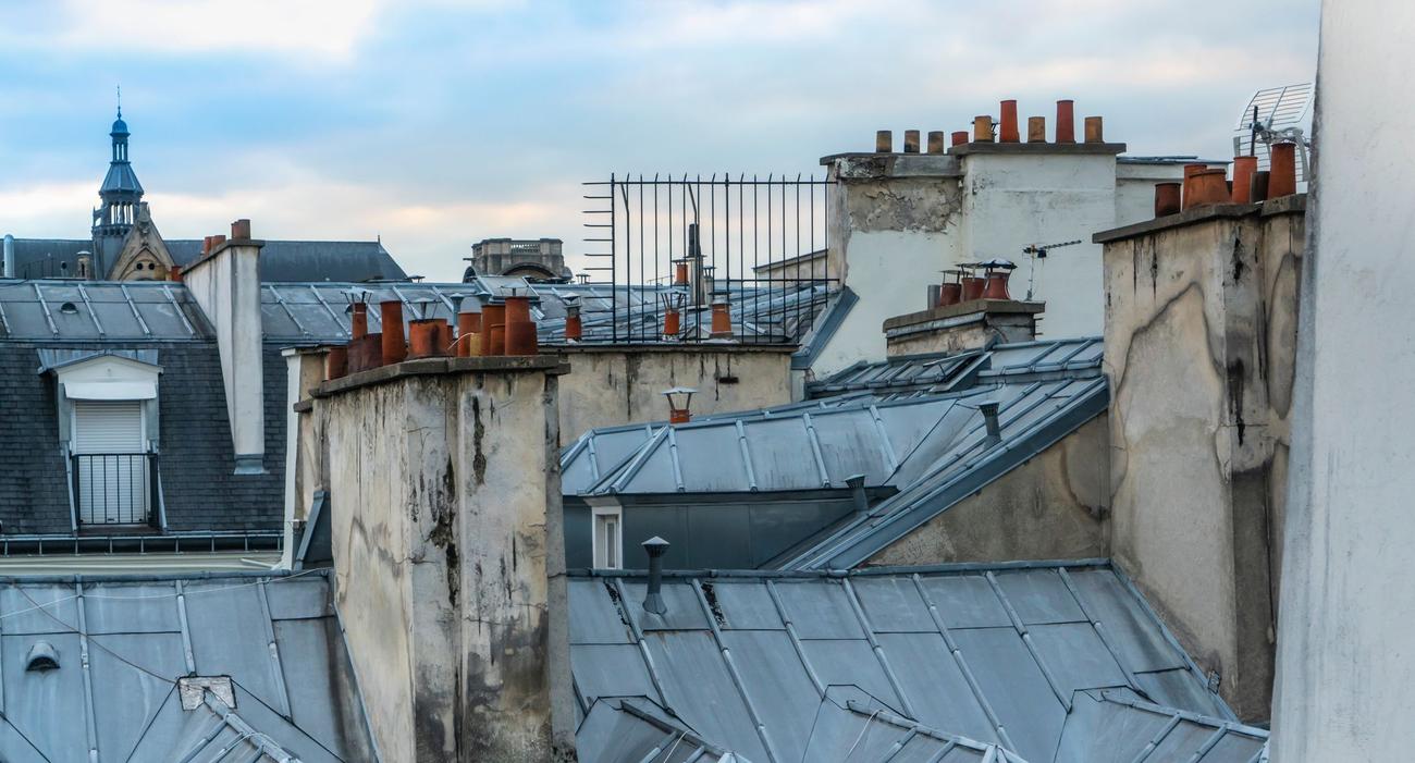 À Paris, les immeubles privés dégradés sont essentiellement des copropriétés (78%) qui sont plus grandes que la moyenne (40 logements contre 22 pour l’ensemble des immeubles privés parisiens).