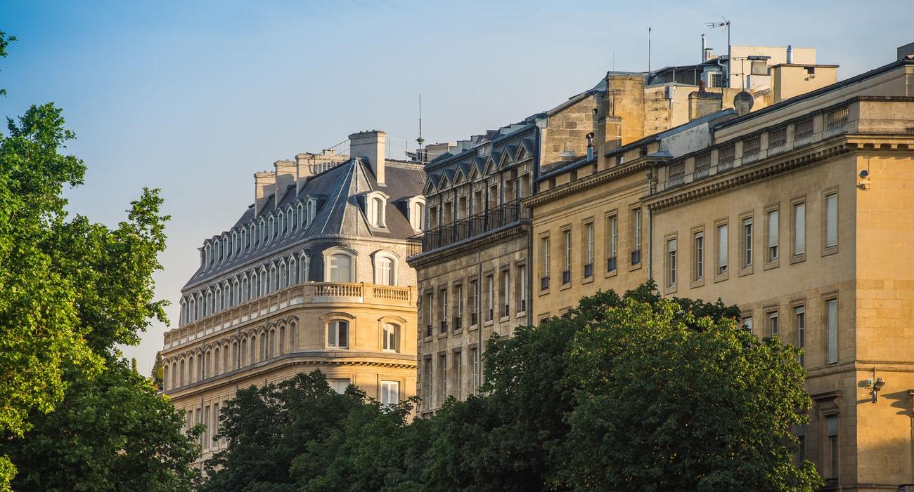 La baisse des prix de l’immobilier en raison du coronavirus, pourrait être plus limitée à Paris que dans les autres villes.