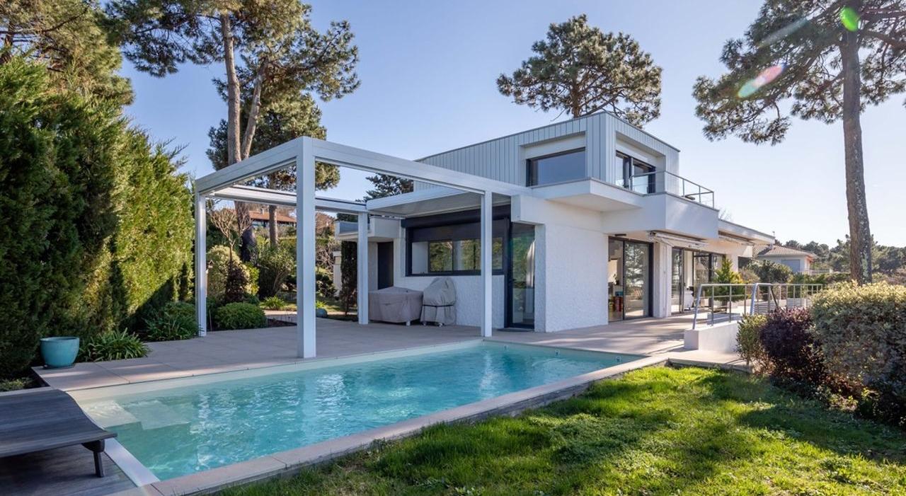 Villa de 240 m² à l’architecture contemporaine au Pyla-sur-Mer (bassin d’Arcachon).