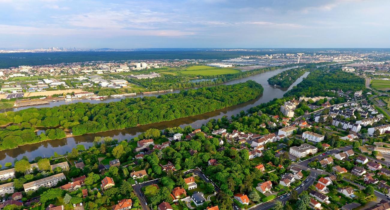 Vue aérienne d’un quartier résidentiel à Andrésy, dans les Yvelines.