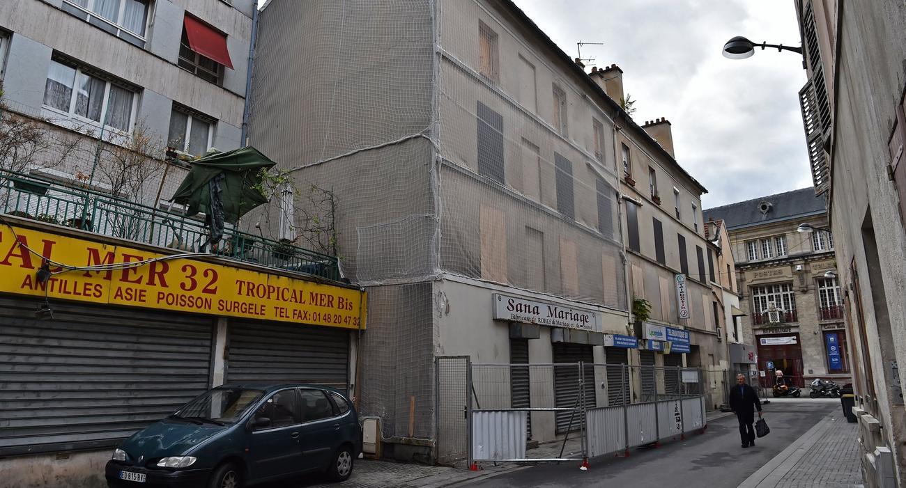 Photo d’archive de l’immeuble de la rue du Corbillon, un an après l’assaut.