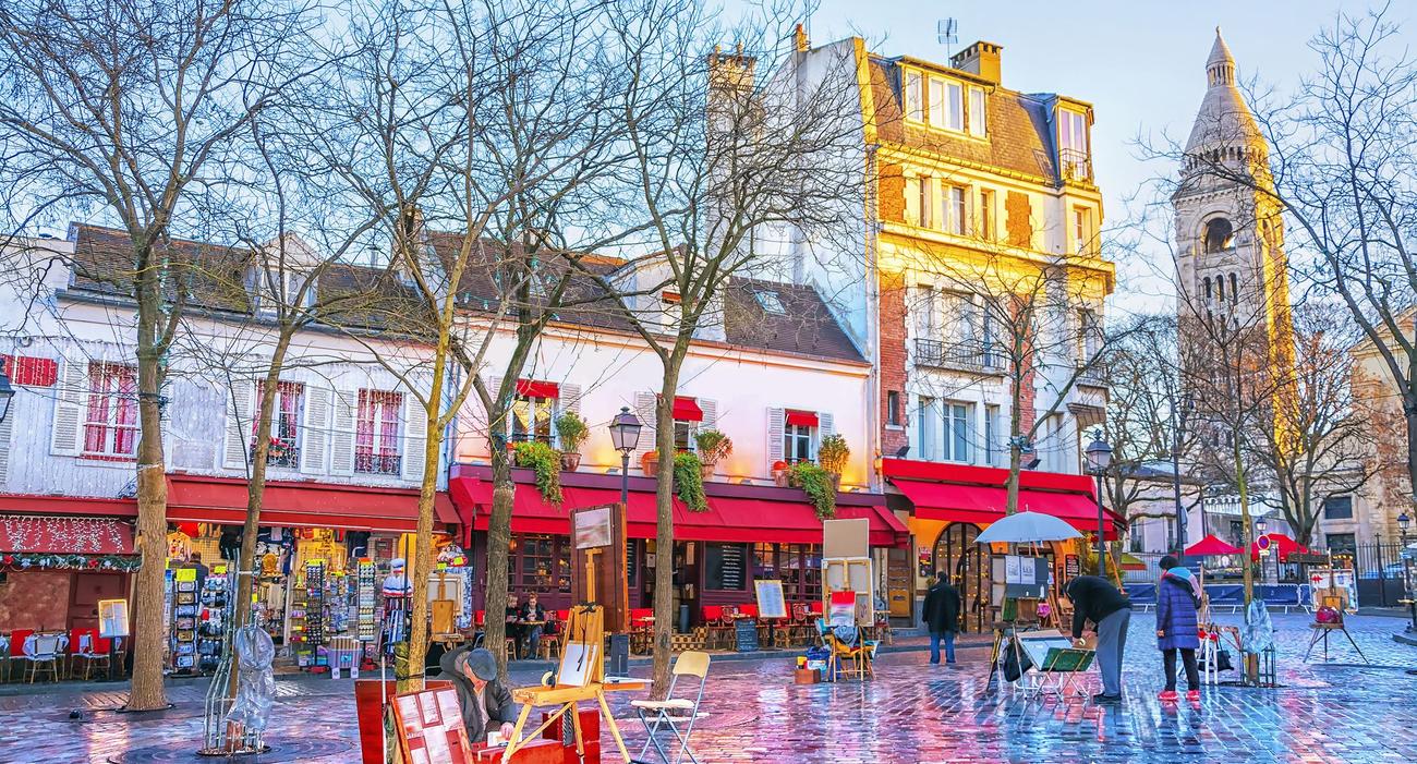La mairie de Paris veut éviter que trop de commerces en pied d’immeuble soient transformés en locations Airbnb