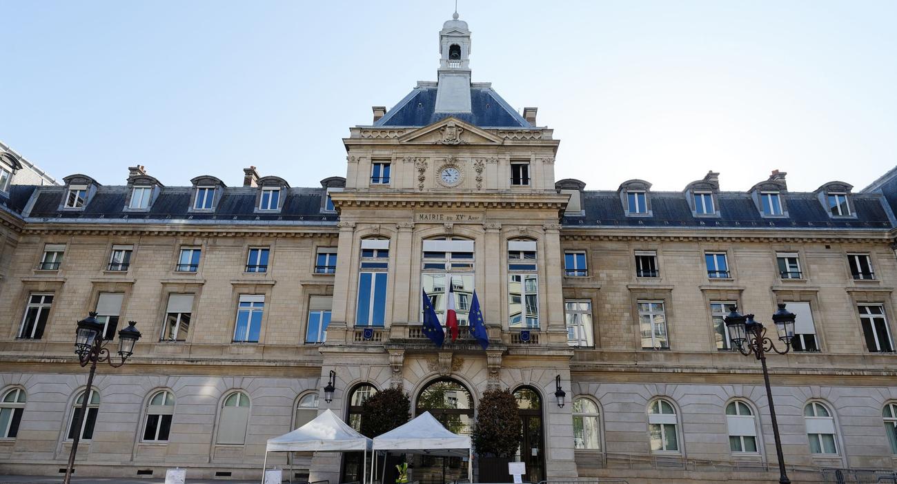 Les maires (ici, la mairie de Paris) remplaceront les préfets pour sanctionner les dépassements illégaux de l’encadrement des loyers.