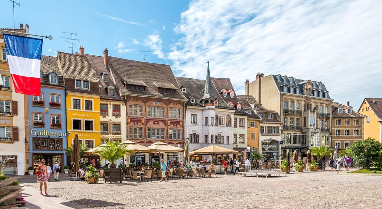 Mulhouse occupe la première place grâce à son excellent pouvoir d’achat immobilier, soit 83m² et à ses multiples offres d’emploi: 6,29% d’offres en CDI pour 100 habitants.
