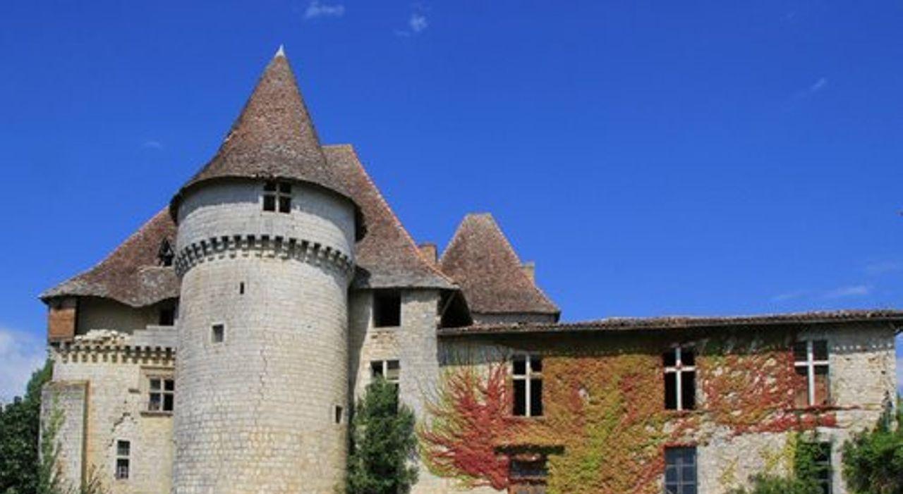 Le château d’Esclignac, en Occitanie, est une propriété vieille de presque mille ans et achetée en 1986 pour 320.000 euros.