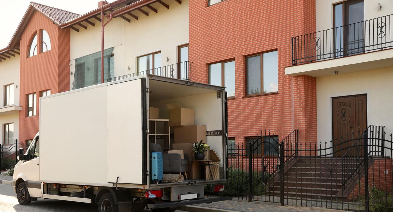 Le prix d’une Autorisation d’Occupation Temporaire lors d’un déménagement varie désormais de 17 à 90 euros, selon la taille du véhicule, l’usage ou non d’un monte-meuble et le temps de stationnement.