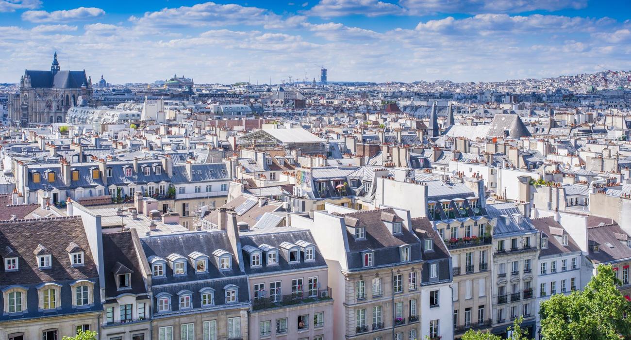 À Paris, le prix du mètre carré s’érode légèrement, à 10.520 euros.