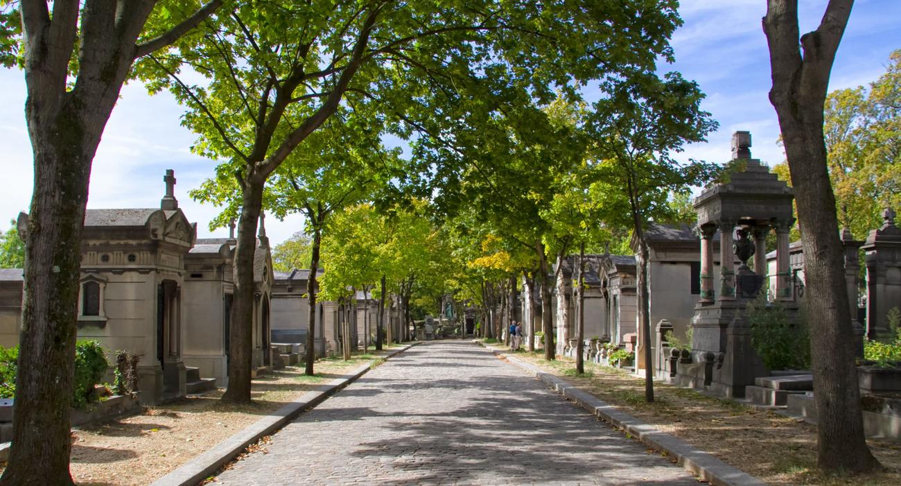 Certains cimetières, comme Le Père Lachaise, à Paris, sont de véritables monuments et le prix du m² y est au contraire élevé.