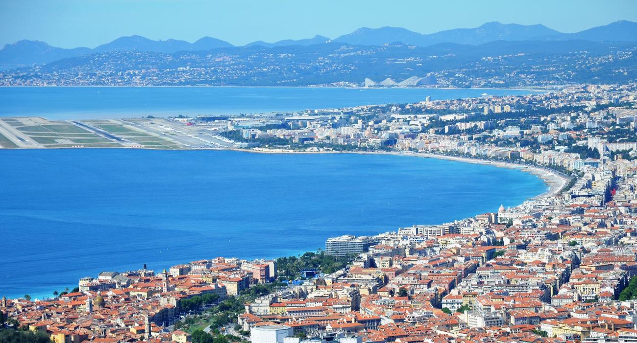 La Promenade des Anglais et l’aéroport sont des atouts majeurs à Nice pour séduire de nouveaux acheteurs.