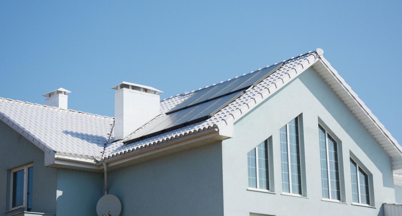 Les particuliers devront-ils bientôt repeindre leur toit en blanc pour faire baisser la température de leur logement?