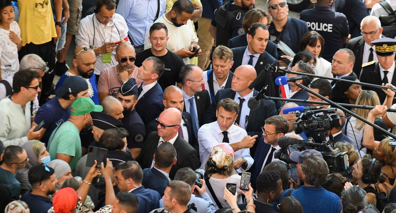 Emmanuel Macron a échangé, ce mercredi, avec des habitants d’une copropriété dégradée à Marseille.