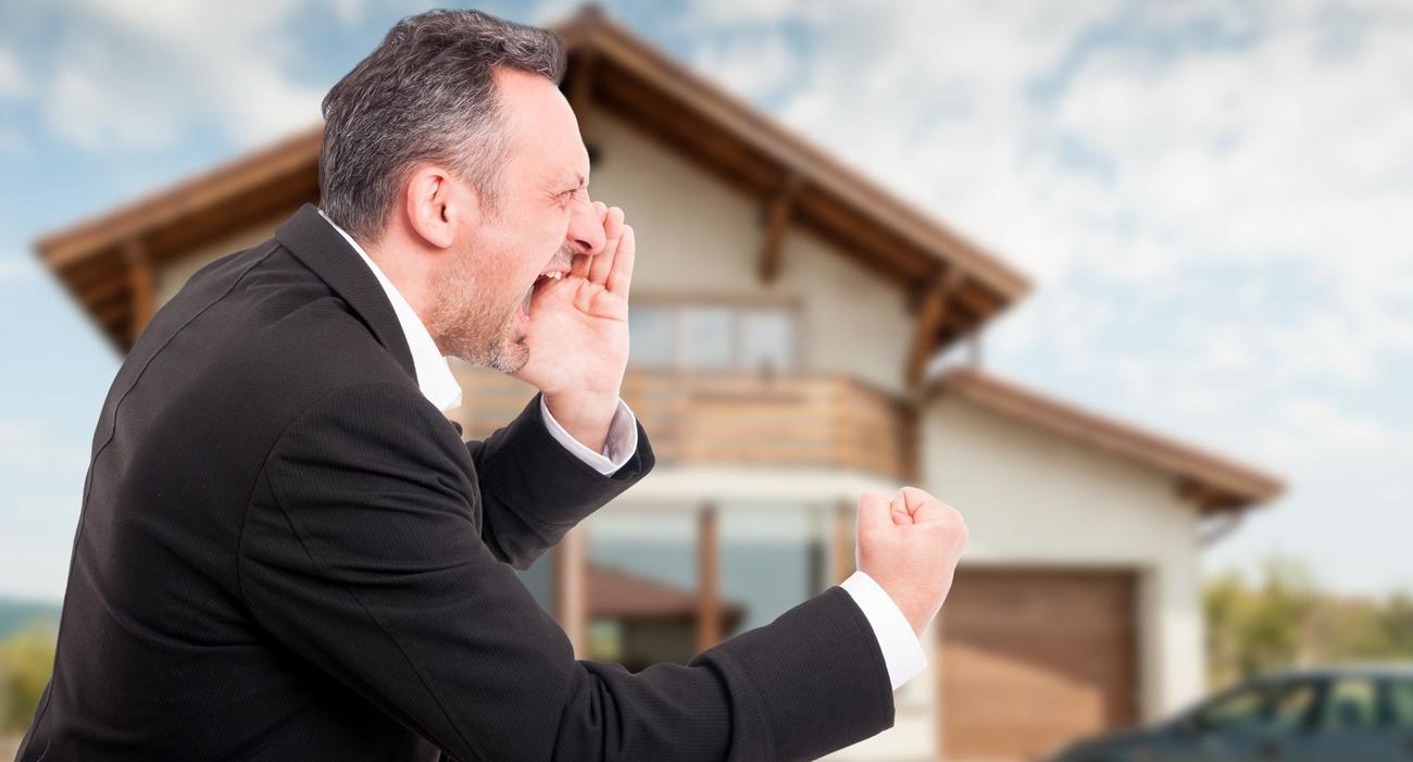 Même si le défaut d’un logement est visible de l’acquéreur, l’agent immobilier doit le lui signaler.