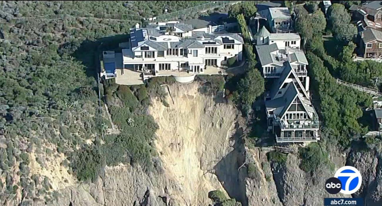 Trois villas de millionnaires sur le point de s'effondrer du haut de leur falaise