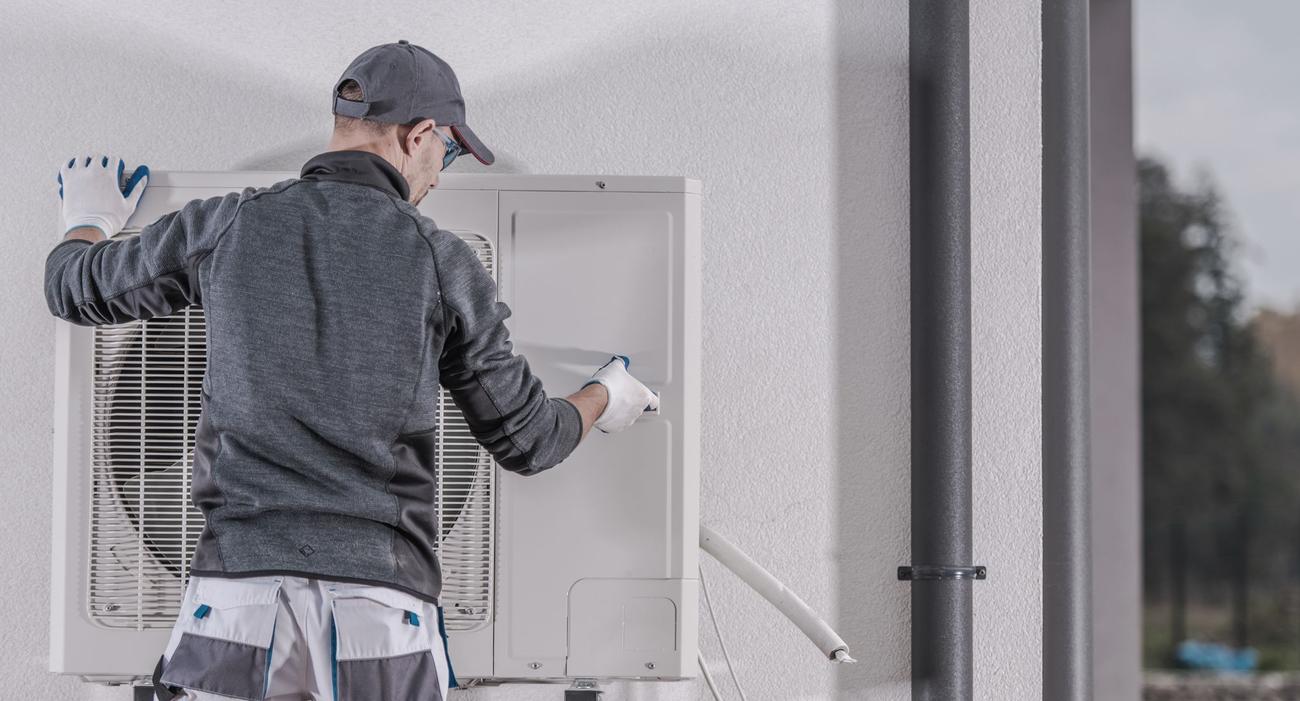 Depuis le 21 mars dernier, les particuliers qui installent une pompe à chaleur ou un insert dans le cadre d’une rénovation sont moins protégés par les assurances qu’avant.