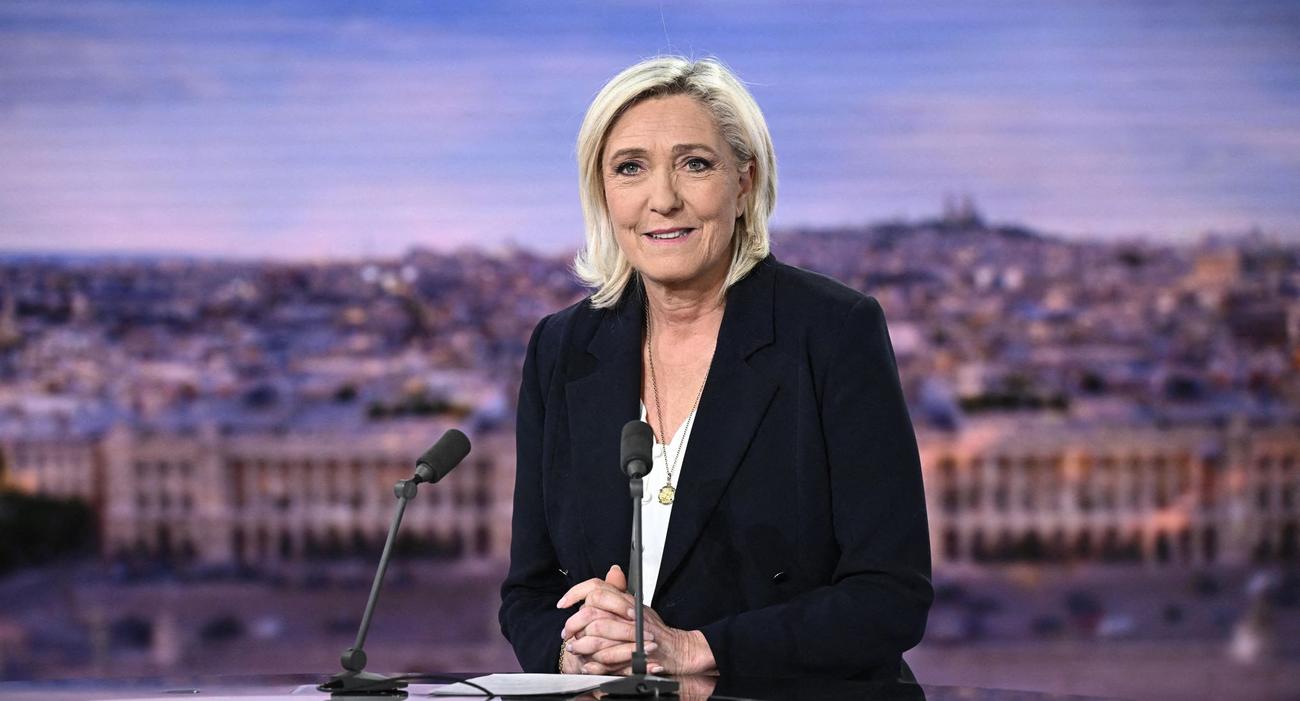 Marine Le Pen n’est pas en reste: la maison, surnommée La Bonbonnière, appartenait pour moitié à son père et pour moitié à sa sœur et elle.