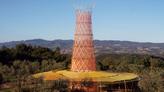«Jusqu’à cent litres d’eau potable par jour» : la Warka Tower, l’invention géniale qui transforme la rosée en source vive