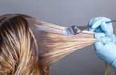 Les colorations des cheveux augmentent le risque de développer un cancer du sein