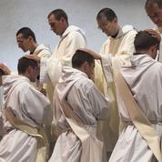 L’Église avance vers l’ordination d’hommes mariés