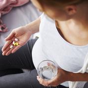 Les femmes enceintes prennent encore trop de médicaments