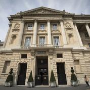 Face à la concurrence, les palaces parisiens condamnés à monter en gamme