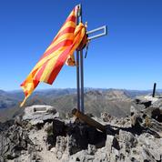 Pyrénées-Orientales: les croix profanées sur les sommets ne seront pas remplacées