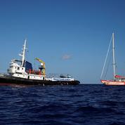 Que sait-on des bateaux qui aident les migrants en Méditerranée?