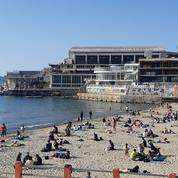 Avec des plages déjà bondées, Marseille redoute un afflux de touristes
