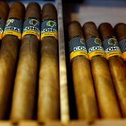 Pour les Cubains, le cigare part en fumée