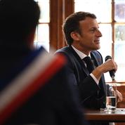 Réformes: Macron tâte le terrain après la crise et avant 2022