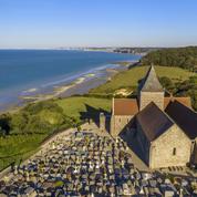 En Normandie, l’église de Varengeville résiste face à la mer